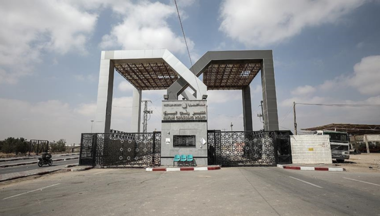 Refah Sınır Kapısı yeniden açıldı: İlk ambulanslar sınırdan geçti