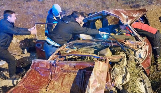 Burdur’un Bucak ilçesinde meydana gelen trafik kazasında 2 kişi yaralandı