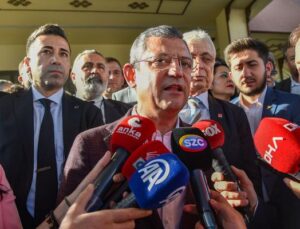 Meral Akşener ile görüşen CHP lideri Özgür Özel’in yeni açıklaması dikkat çekti: Benim yorumlamam siyasi nezakete sığmaz