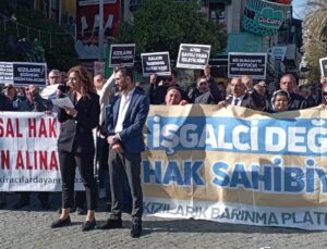 Kiracılar Dayanışma Platformu Attalos Heykeli önünde Basın açıklaması gerçekleştirdi.