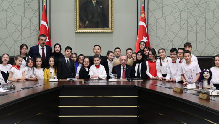 Abdi Özeren İmam hatip ortaokulu öğrencisi Cumhurbaşkanı Erdoğan’ı ziyaret etti