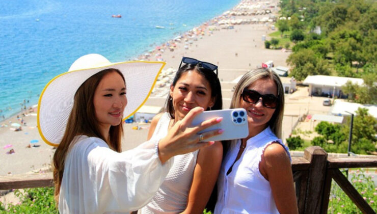 Antalya’ya gelen turist sayısı 2 milyonu geçti