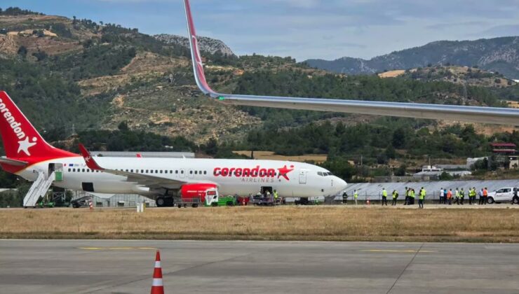 Antalya’da yolcu uçağının lastiği patladı